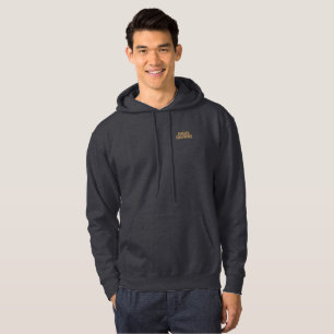 Camiseta cinza com capuz de homem mergulho na lama