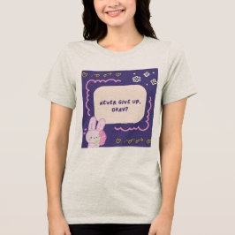 Camiseta cinza com Quo ilustrativo rosa e roxo