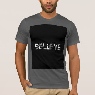 camiseta cinza com título acredite