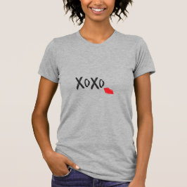 Camiseta Cinzas XoXo-Hugs-Kisses-with-Red-Lábios