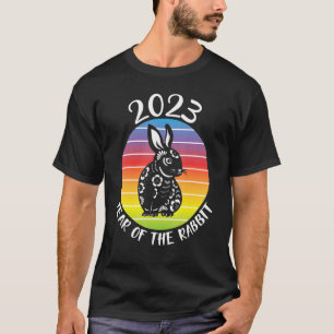 Camiseta Circle Vintage Retro Flowers Happy 2023 Year Of Th