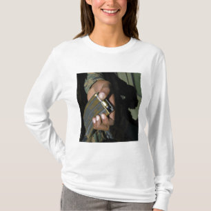 Camiseta Círculos vazios de uma munição das cargas marin