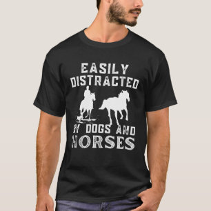 Camiseta Citação De Cavalos Facilmente Distraída Por Cães E