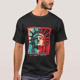 Camiseta Citação de Coragem de Imigrante com Sotaque Estran