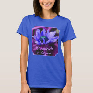 Camiseta Citação Inspiradora Paixão Margarida Roxa