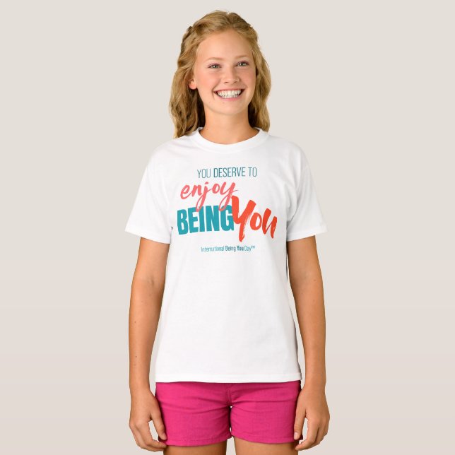 Camiseta Citação Internacional do Dia de Ser Você - Menina (Frente Completa)
