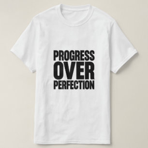 Camiseta Citação Motivacional Progresso Sobre Perfeição