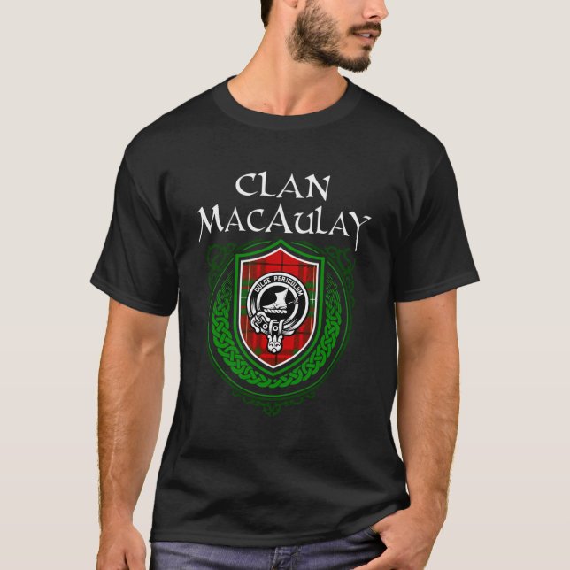 Camiseta Clan Macaulay Surname Scottish Clan Tartan Shield (Frente)