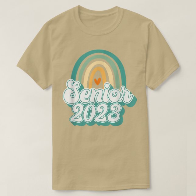 Camiseta Class 2023 Future Senior Retro Rainbow - Over It!  (Frente do Design)