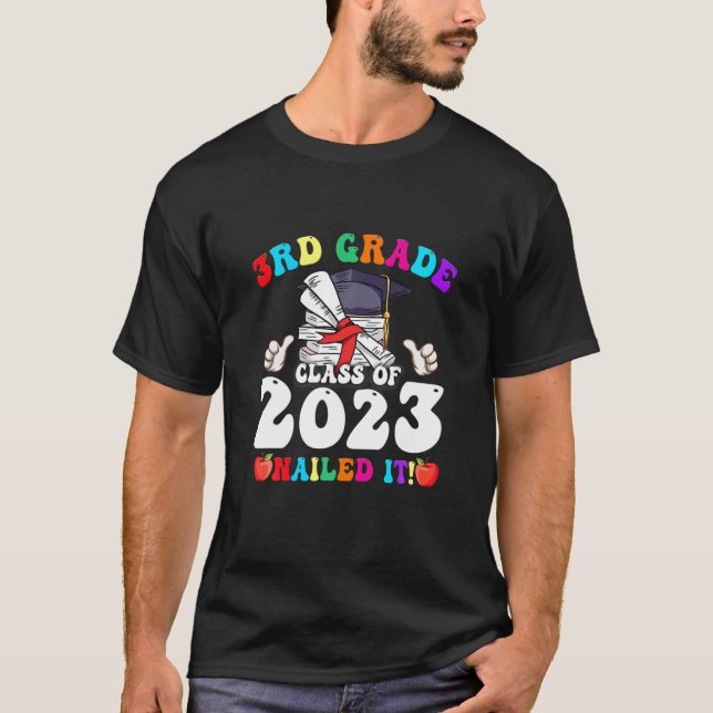 Camiseta Class Of 2023 3Rd Grade Nailed It Funny School Gra (Frente)