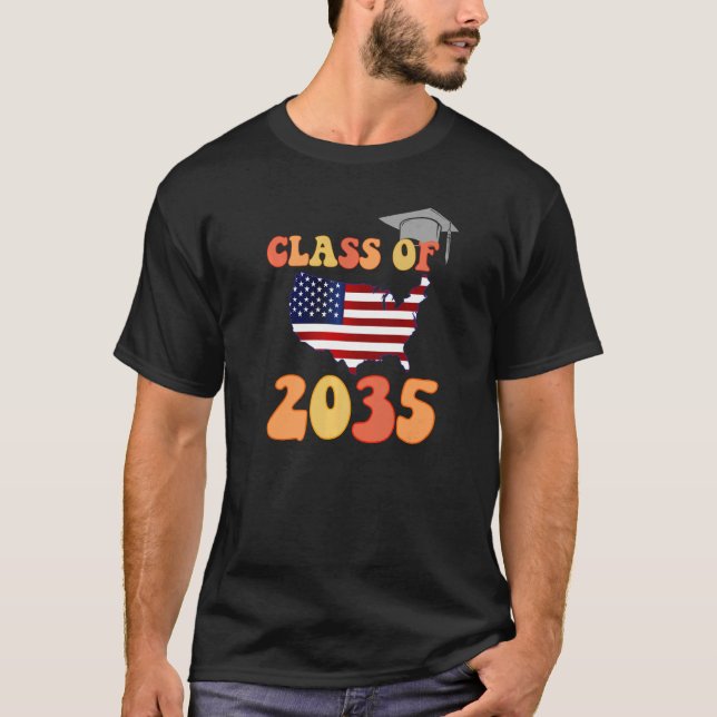 Camiseta Class of 2035 Grow With Me First Day of School Gra (Frente)