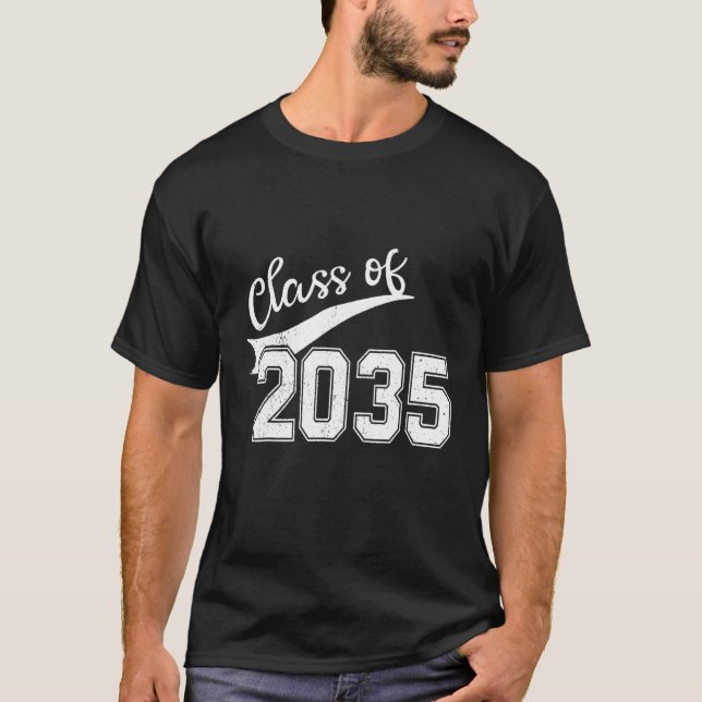 Camiseta Class Of 2035 Grow With Me Graduation First Day Of (Frente)