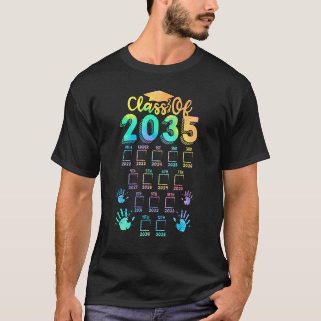 Camiseta Class Of 2035 Grow With Me Graduation First Day Of (Frente)