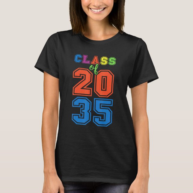 Camiseta Class Of 2035 Grow With Me Graduation First Day Of (Frente)