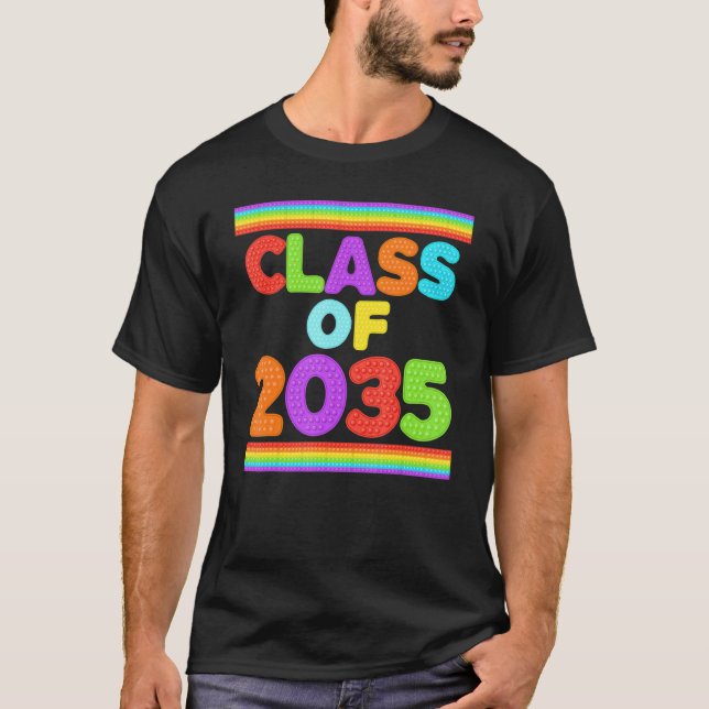 Camiseta Class of 2035 Growing With Me Kindergarten Graduat (Frente)