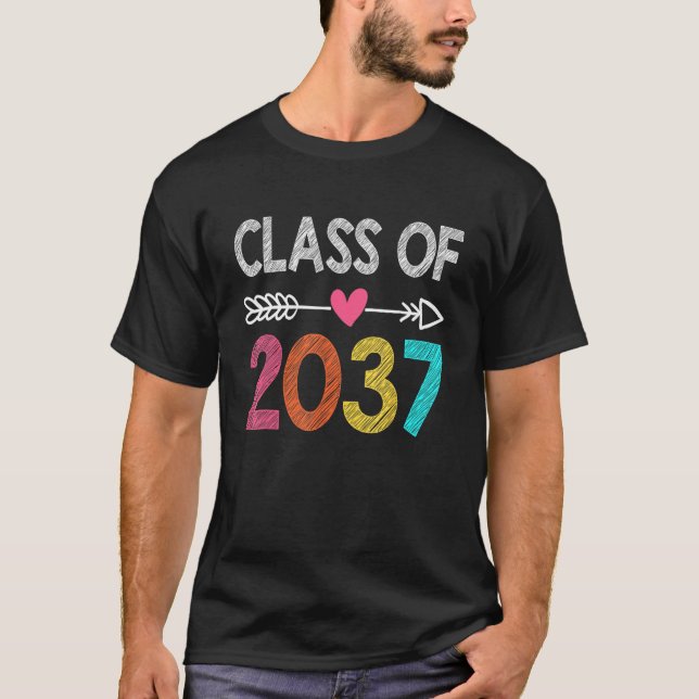 Camiseta Class Of 2037 Kindergarten Pre K Grow With Me Grad (Frente)