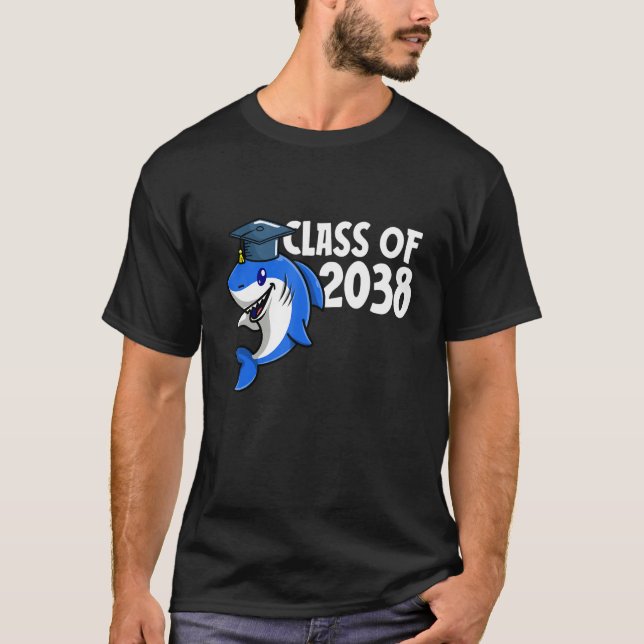 Camiseta Class Of 2038 Shark Graduate Pre K Kindergarten Pr (Frente)
