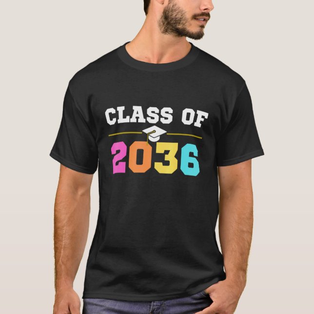 Camiseta Classe De 2036 Cresce Comigo Cores Do Ensino De Tr (Frente)