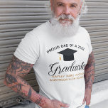 Camiseta Classe de Graduação de Pai Ortopolho do Nome Perso<br><div class="desc">Pai orgulhoso de um formando 2021. Segundo grau ou camiseta formandos clássico personalizada para o pai do estudante formando. Personalize com o nome do seu filho graduado e a escola sob o boné preto de formando. Tipografia de ouro elegante para um pai.</div>