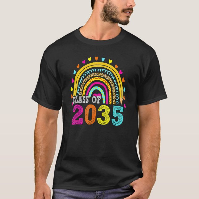 Camiseta Classe Do Arco-Íris 2035 Cresceu Comigo Primeiro D (Frente)