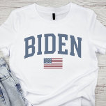 Camiseta Classic Biden 2024 - Bandeira Americana<br><div class="desc">Mostre seu apoio a Joe Biden na eleição de 2024 com esta camiseta clássica que apresenta um impressão ousado "BIDEN" acima da bandeira americana. A design é simples mas impressionante, combinando elementos patrióticos com um olhar limpo e moderno. Perfeito para comícios, eventos políticos, ou veste casual, esta camiseta permite que...</div>