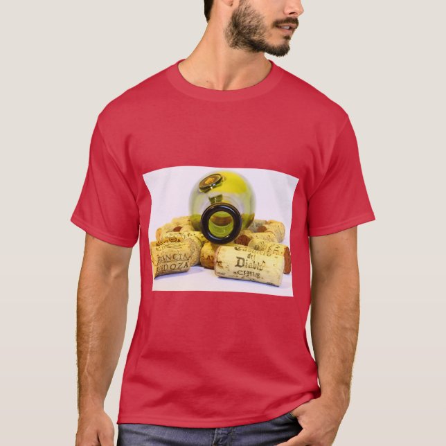 Camiseta Classic Wine-Bottle Art Tee (Frente)