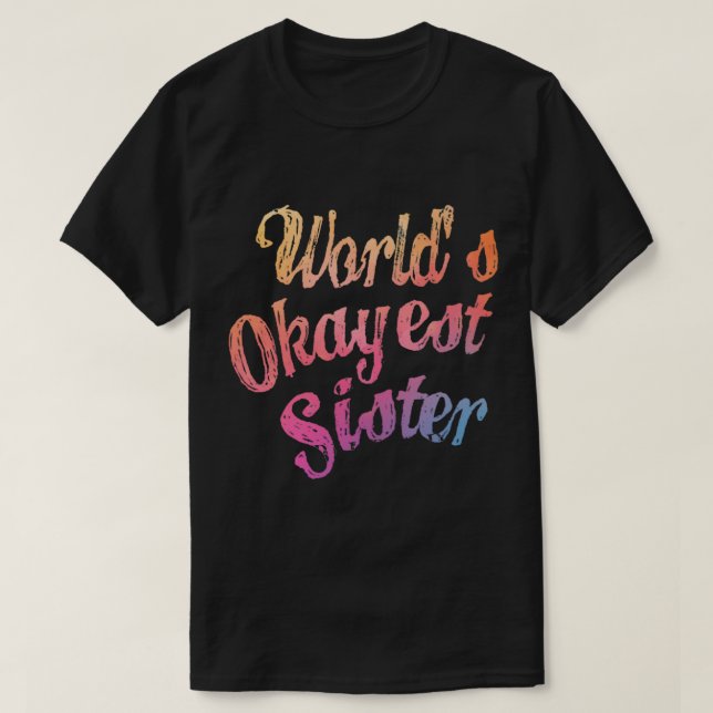 Camiseta Clássico da Irmã mais Okayest do Mundo(7) (Frente do Design)