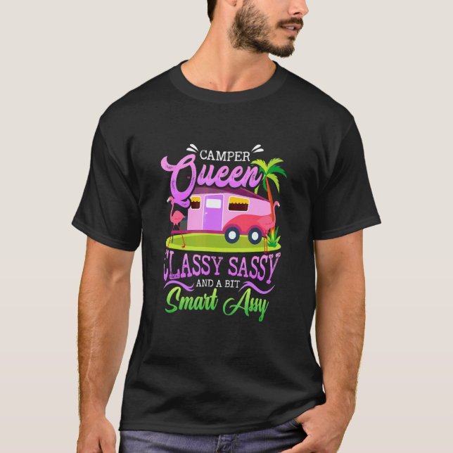 Camiseta Clássico Sassy E Um Pouco De Acampamento De Flores (Frente)