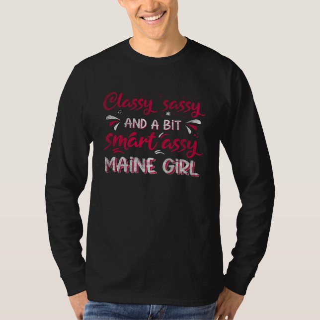 Camiseta Classy Sassi And A Bit Smart Assi Maine Girl (Frente)
