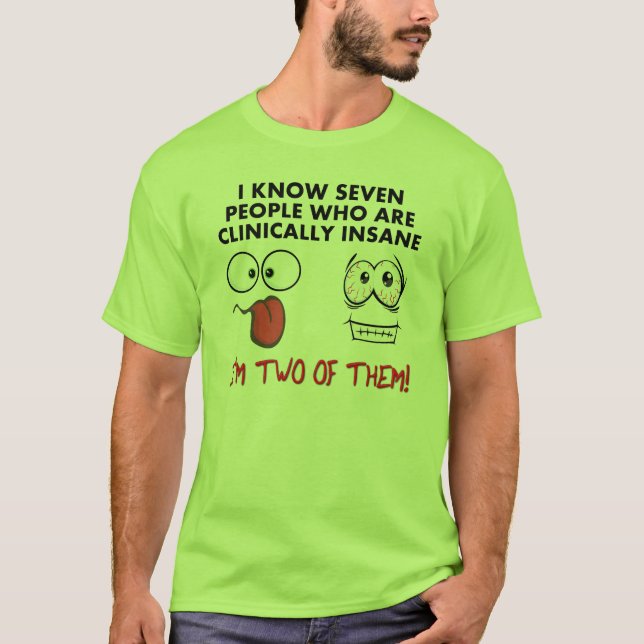 Camiseta Clinicamente Insano Duplamente Engraçado (Frente)