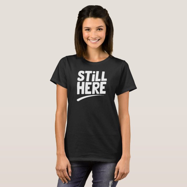 Camiseta Clube Ainda Aqui Saúde Mental  (Frente Completa)