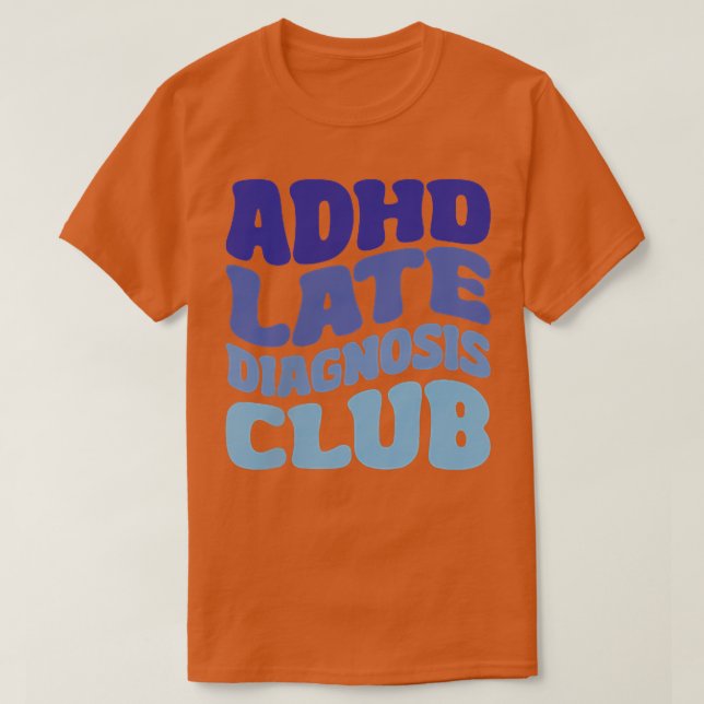 Camiseta Clube de Diagnóstico Atrasado ADHD (Frente do Design)