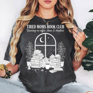 Camiseta Clube de Leitura de Mães Cansadas Café Caos Capítu