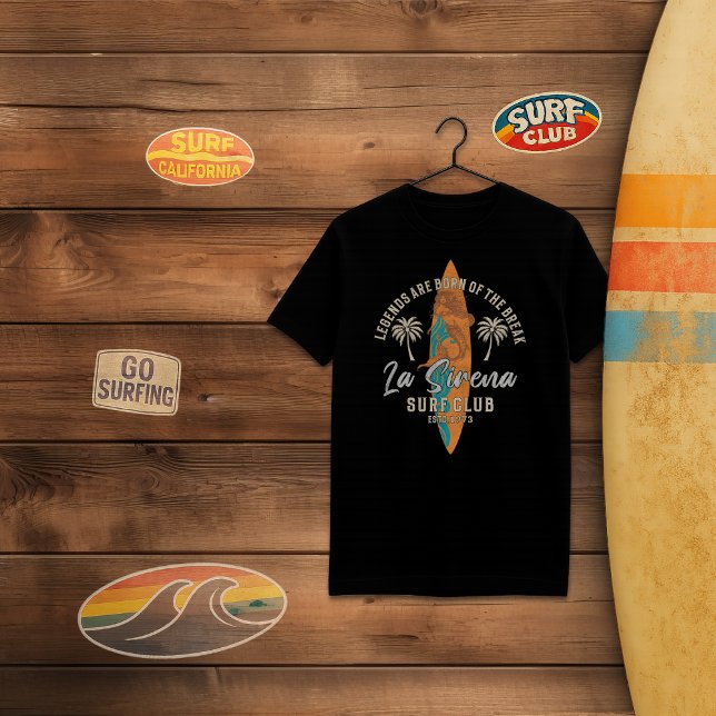 Camiseta Clube de Surf La Sirena - Design de Surf de Mermai (La Sirena Black T-shirt)