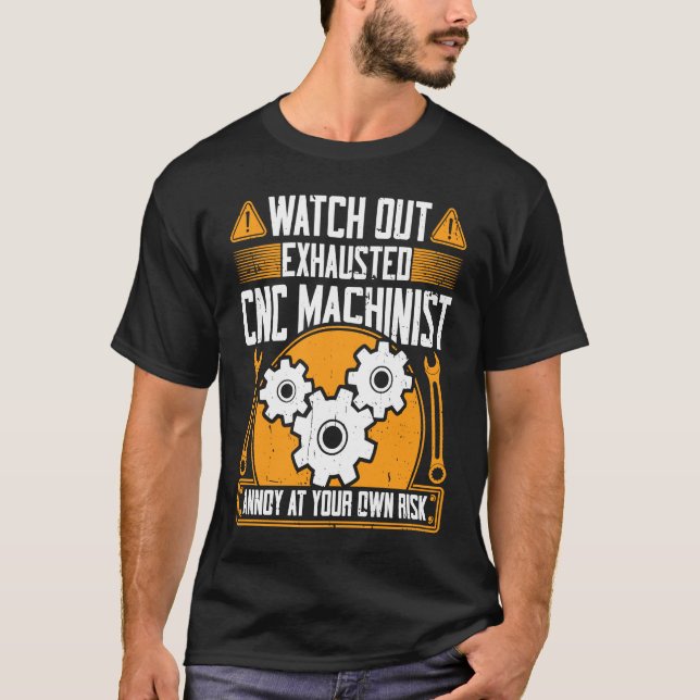 Camiseta CNC Machinist  Watch Out Exhausted CNC Machinist (Frente)