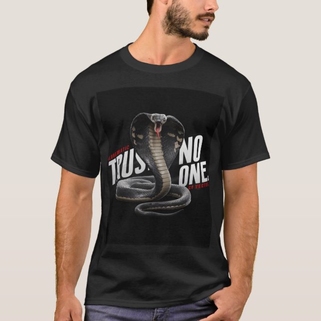Camiseta "Cobra Místico Rei com "Confiança Não Ninguém" (Frente)