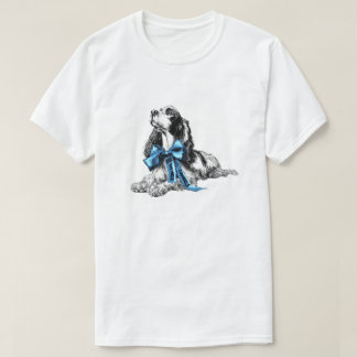 Camiseta Cocker Spaniel com Laço Azul Desenho à Mão