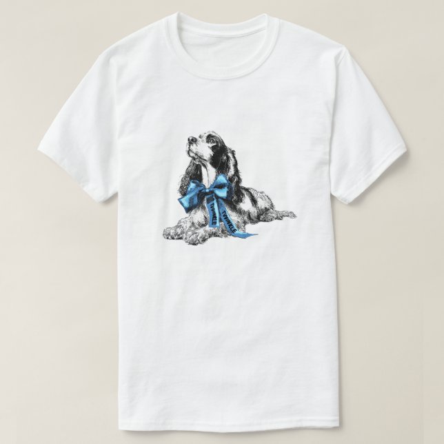 Camiseta Cocker Spaniel com Laço Azul Desenho à Mão (Frente do Design)