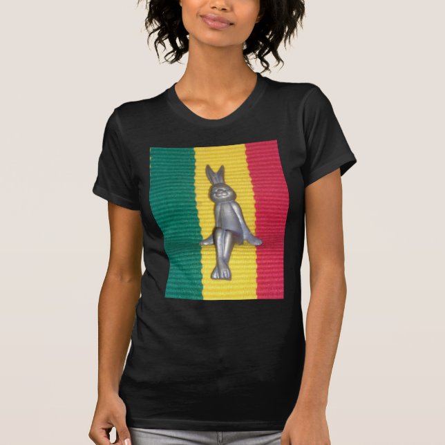 Camiseta Coelhinho em Cores Rasta: Um Toque de Impressão de (Frente)
