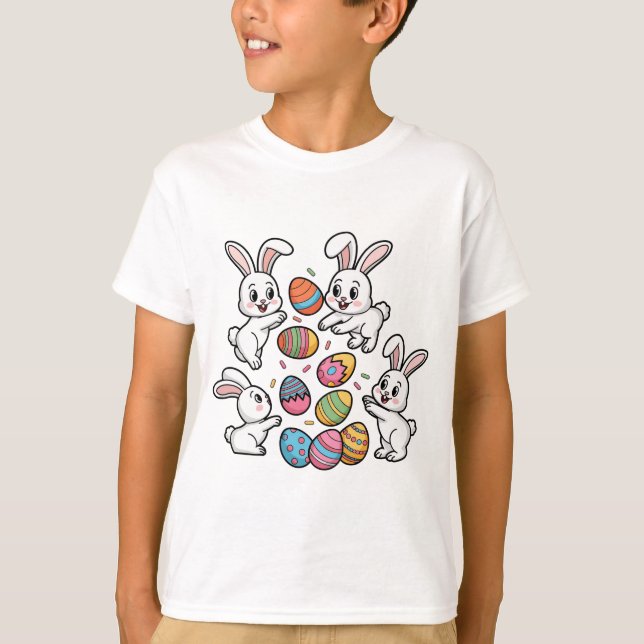Camiseta Coelhinhos Bonitos Toscando Ovos De Páscoa (Frente)
