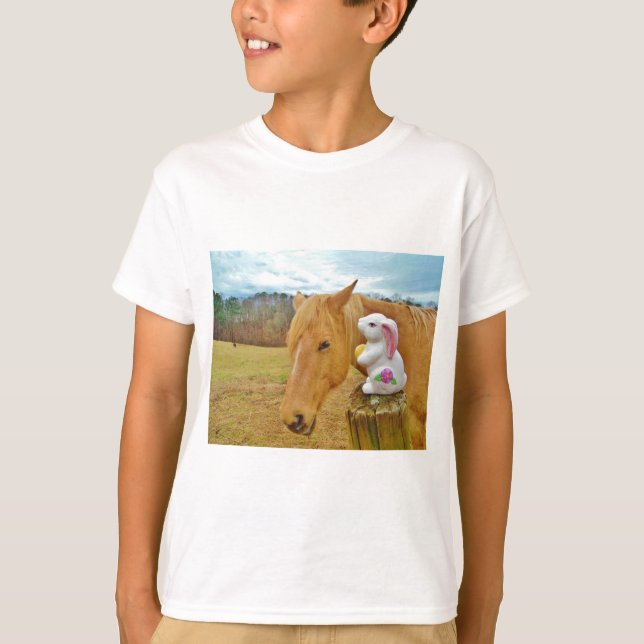 Camiseta Coelho branco e cavalo amarelo loiro (Frente)