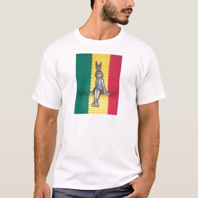 Camiseta Coelho - Coelho em Cores Rasta: Um Toque de Groovy (Frente)