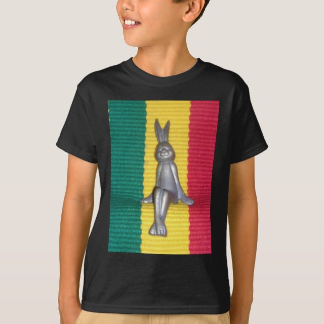 Camiseta Coelho - Coelho em Cores Rasta: Um Toque de Groovy (Frente)