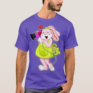 Camiseta Coelho como cabeleireiro com secador de cabelo