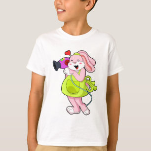 Camiseta Coelho como cabeleireiro com secador de cabelo