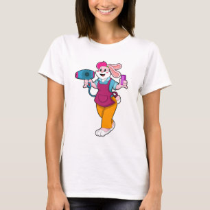 Camiseta Coelho como cabeleireiro com secador de cabelo e C