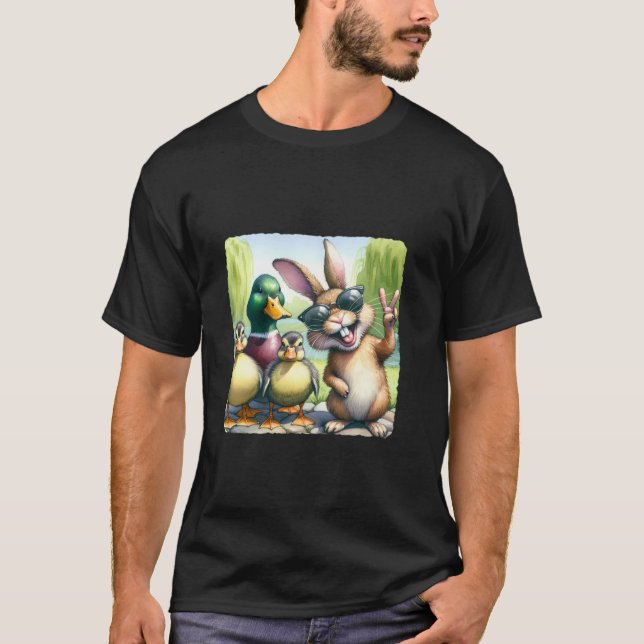 Camiseta Coelho De páscoa E Retrato De Ducklings Em Park Su (Frente)