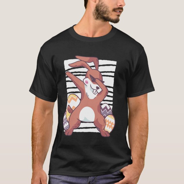 Camiseta Coelho de Páscoa Maneiro Dabbing com Ovos (Frente)