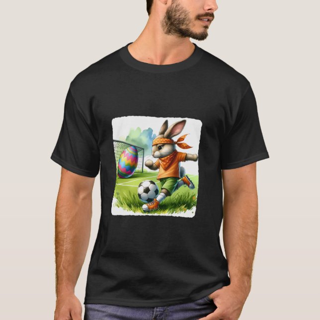 Camiseta Coelho páscoa Jogando Futebol Com Ovo Festivo Bu (Frente)