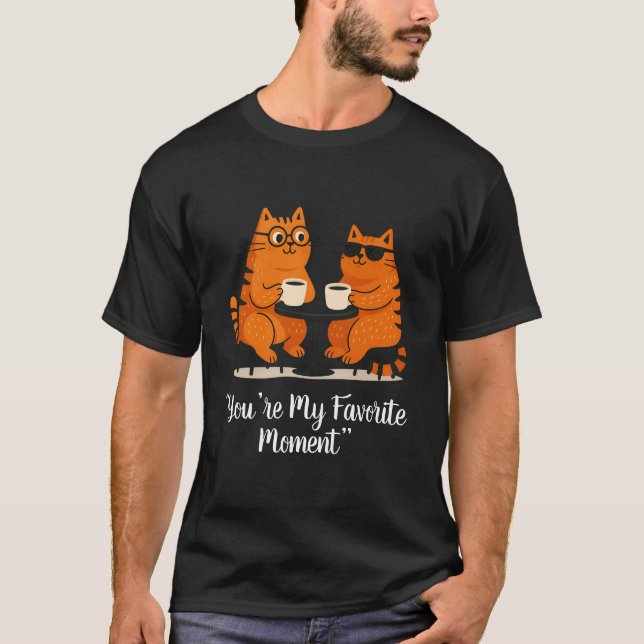 Camiseta Coffee Date Cat Couple T-Shirt (Frente)